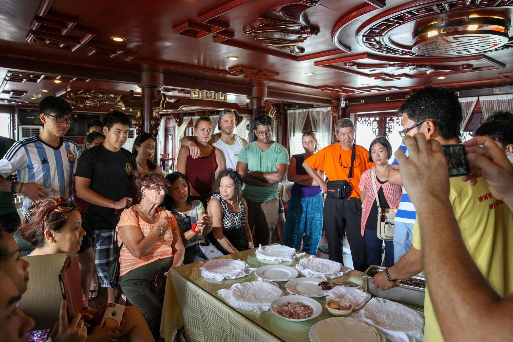 Royal Palace Cruise Ха Лонг Екстериор снимка