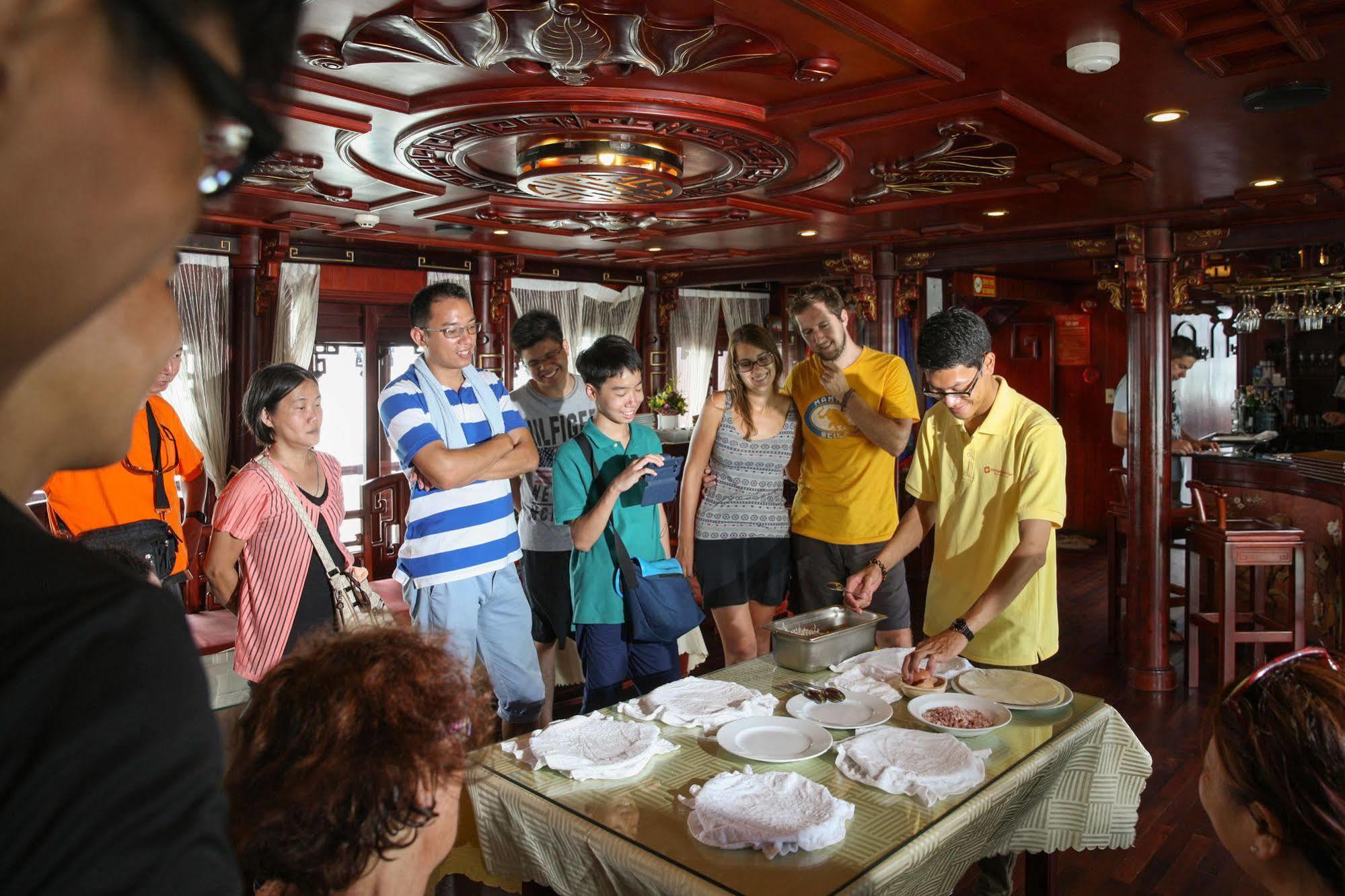 Royal Palace Cruise Ха Лонг Екстериор снимка