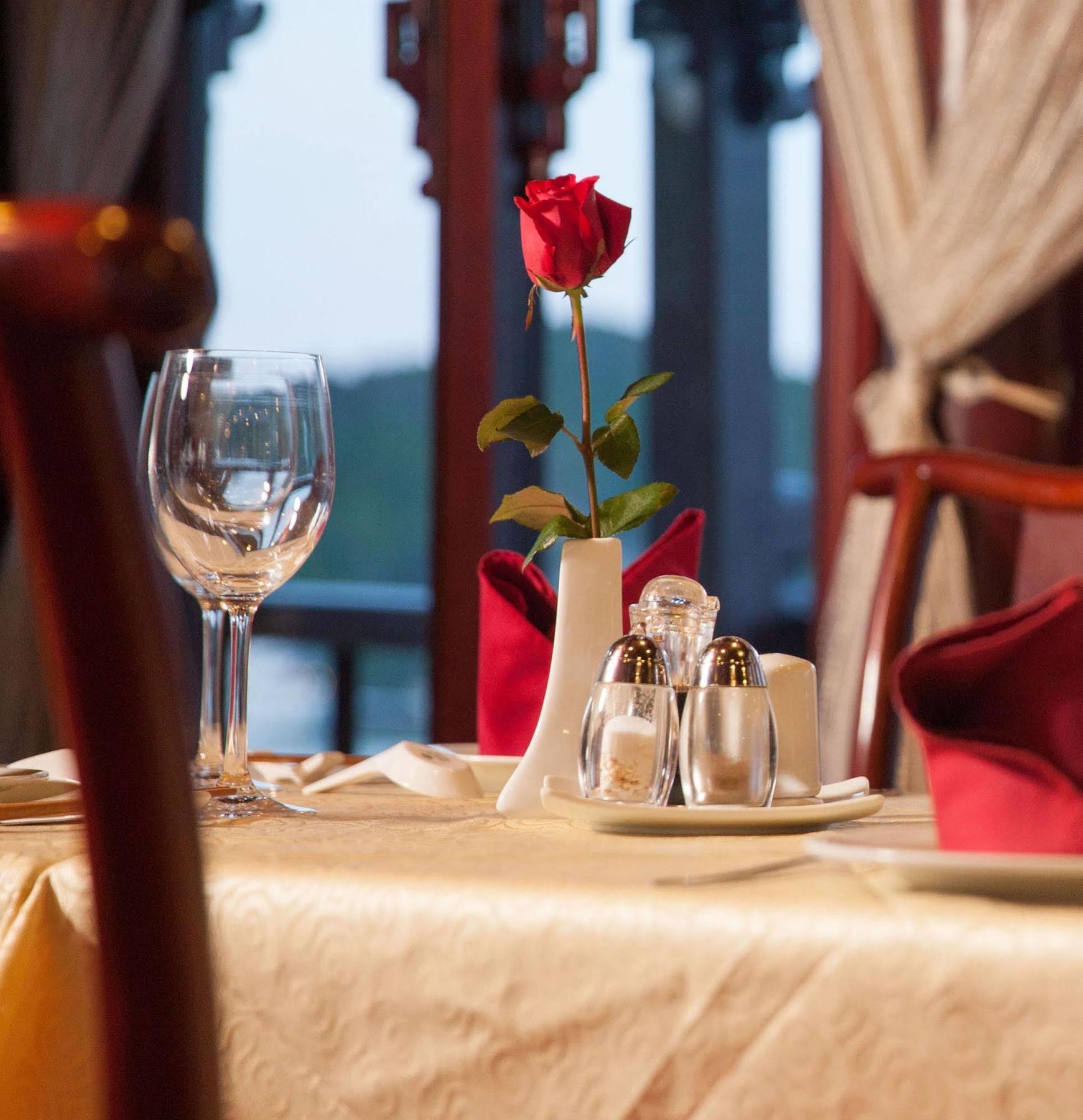 Royal Palace Cruise Ха Лонг Екстериор снимка